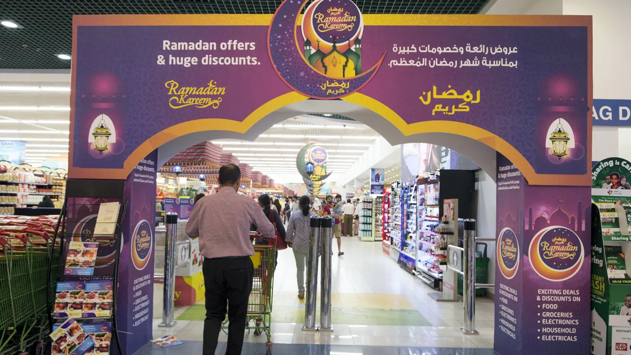 রমজান উপলক্ষে আমিরাতে অর্ধেক দামে মিলছে নিত্যপণ্য